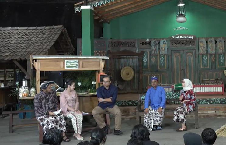 Obrolan Wedangan Sembada bertajuk implementasi Perda Penyelenggaraan Jalan di Sleman menghadirkan Komisi C DPRD Sleman dan Bagian Hukum Sekretariat Daerah Kabupaten Sleman di Omah Kecebong