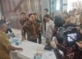 Wali Kota Yogyakarta, Hasto Wardoyo, meninjau salah satu sudut bangunan baru Pasar Terban, Selasa (30/12/2025).