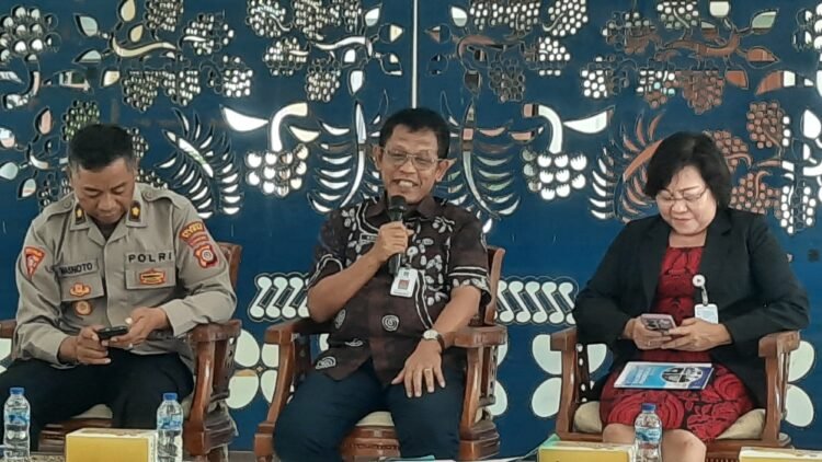 Kepala Dinas Pariwisata (Dispar) Sleman saat menyampaikan paparan terkaot persiapan menjelang Natal dan Tahun Baru (Nataru) 2025, Kamis (11/12/2025).