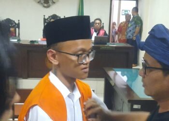 Terdakwa Perdana Arie Veriasa usai mengikuti sidang di Pengadilan Negeri Sleman, Kamis (18/12/2025)