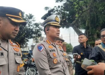 Dirlantas Polda DIY, Kombes Pol Tuswanto ardi saat diwawancarai usai apel Operasi Lilin Progo 2025 menghadapi Natal 2025 dan Tahun Baru 2026 (Nataru) di Halaman Mapolda DIY, Sanggrahan, Condongcatur, Depok, Sleman, DIY, Jumat (19//12/2025).