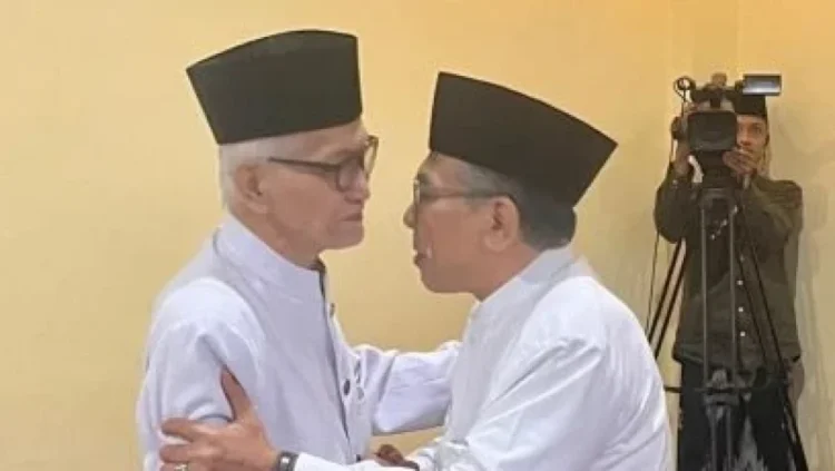 Momen Rais Aam KH Miftachul Akhyar dan Ketum PBNU Gus Yahya Cholil Staquf islah di Ponpes Lirboyo, Kamis (25/12/2025)