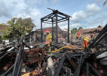 kondisi kebakaran di sebuah Pendopo Joglo di Banguntapan, Bantul, DIY, Kamis (25/12/2025).