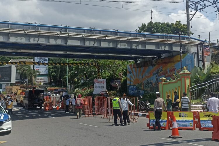 Pemerintah Kota Yogyakarta mulai memberlakukan Manajemen Rekayasa Lalu Lintas (MRLL) di Jalan Kleringan menuju Jembatan Kewek pada Rabu (10/12/2025).