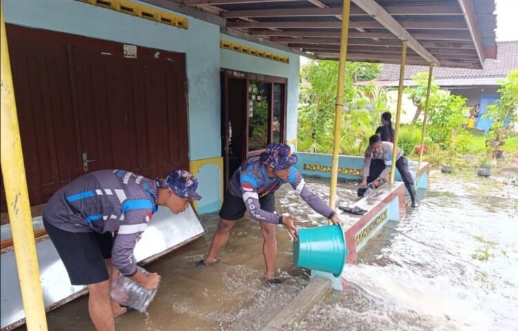 Terdampak Banjir, Warga Sanden Bantul Mengungsi