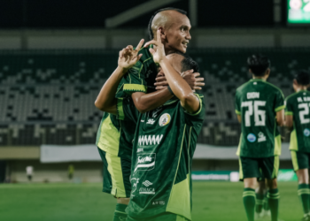 Pemain PSS Sleman melakukan selebrasi usai memenangkan laga