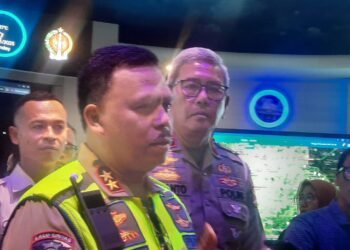 Kakorlantas Polri Irjen Pol Agus Suryo Nugroho saat meninjau back office Smart City Yogyakarta, Komplek Kepatihan, Danurejan, Kota Yogyakarta, DIY, Selasa (30/11/2025).