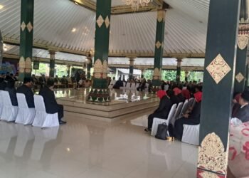 Pelantikan sejumlah pejabat eselon empat hingga dua di lingkungan Pemkab Sleman yang berlangsung di Pendapa Parasamya, Senin (8/12/2025)