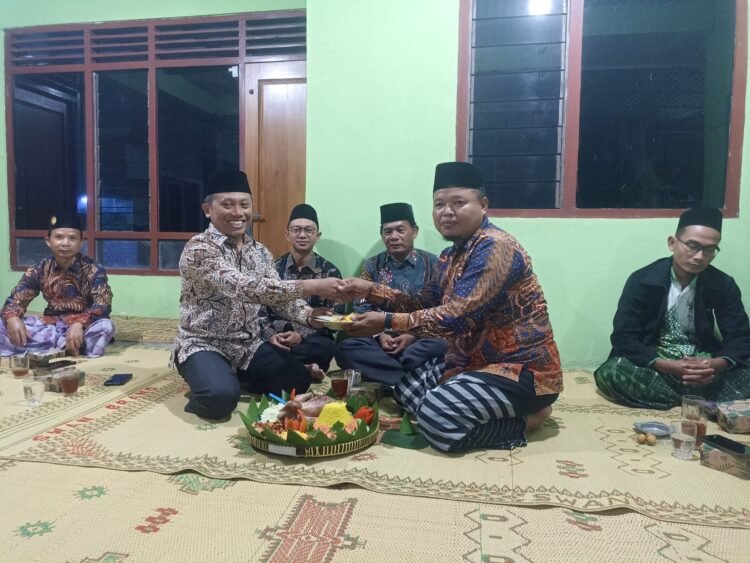 Wakil Ketua DPRD Sleman Hasto Karyantoro mengikuti syukuran pembangunan jalan di Padukuhan Jitengan, Balecatur, Gamping, Sleman, Sabtu (13/12/2025) petang.