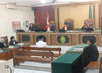 Mantan Bupati Sleman Sri Purnomo jalani sidang perdana perkara korupsi dana hibah pariwisata dengan agenda pembacaan dakwaan di Pengadilan Tipikor pada Pengadilan Negeri Yogyakarta, Kamis (18/12/2025)