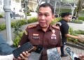 Kejati Sleman Bambang Yunianto saat dimintai keterangan awak media, Jumat (19/12/2025)