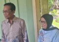 Gubernur DIY Sri Sultan Hamengku Buwono X (kiri) bersama Wakil Kepala BGN Nanik Sudaryati Deyang di Kompleks Kepatihan, Yogyakarta, Selasa (23/12/2025).