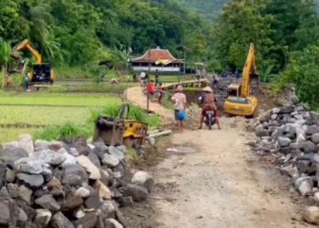Pemkab Bantul melakukan penanganan terhadap bencana longsor di kawasan Sriharjo.