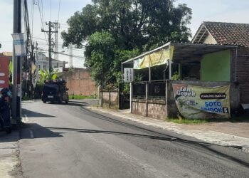 Tikungan Kadisoka, Tajem, Maguwoharjo, Sleman, DIY sering memakan kornanban akibat tumpahan oli, Jumat (2/1/2025).