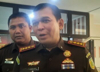 Kepala Kejaksaan Negeri (Kajari) Sleman Bambang Yunianto saat diwawancarai terkait perkara penjabretan yang mengakibatkan pelaku tewas di Maguwoharjo, Senin (26/1/2026).