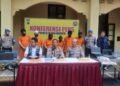 Jajaran Polresta Yogyakarta menghadirkan tersangka perusahaan love scamming dalam jumpa pers di Mapolresta Yogyakarta, Rabu (7/1/2026).