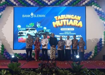 PT Bank Sleman menggelar rangkaian kegiatan apresiasi dan inovasi layanan perbankan yang meliputi penarikan hadiah Tabungan Mutiara periode ke-18, peluncuran aplikasi E-Kalurahan, serta penganugerahan UMKM Award 2025 pada Rabu (7/1/2026).