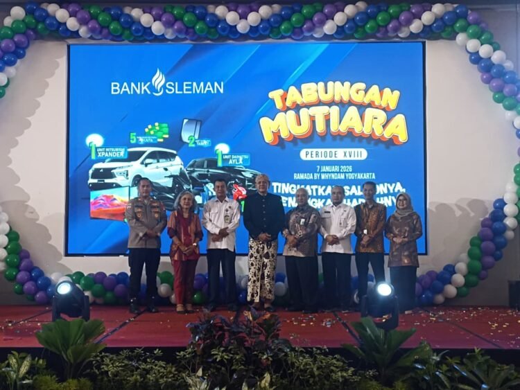 PT Bank Sleman menggelar rangkaian kegiatan apresiasi dan inovasi layanan perbankan yang meliputi penarikan hadiah Tabungan Mutiara periode ke-18, peluncuran aplikasi E-Kalurahan, serta penganugerahan UMKM Award 2025 pada Rabu (7/1/2026).