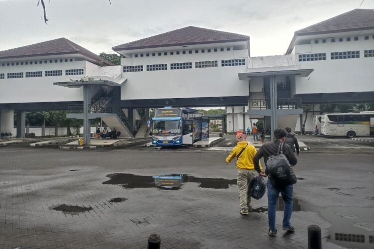 Terminal Giwangan akan dikembangkan sebagai kawasan transit oriented development (TOD) oleh Pemkot Yogyakarta. Hal ini untuk menekan masuknya kendaraan berukuran besar ke kawasan inti Sumbu Filosofi.
