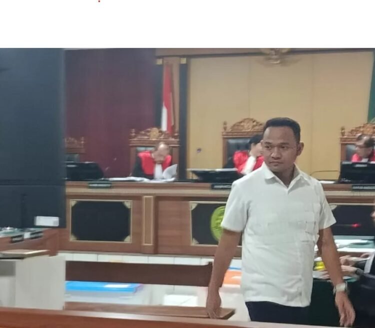Anak eks Bupati Sleman Raudi Akmal menjadi saksi perkara dugaan korupsi dana hibah pariwisata Kabupaten Sleman dengan terdakwa Sri Purnomo di Pengadilan Negeri Yogyakarta, Senin (19/1/2026)