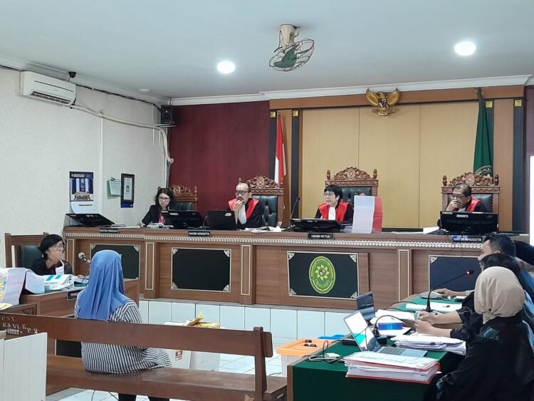 mantan Kepala Bagian Perekonomian Sekretariat Daerah Kabupaten Sleman Emi Retnosasi memberikan kesaksian dalam sidang lanjutan perkara dugaan korupsi dana hibah pariwisata tahun anggaran 2020 di PN Yogyakarta, Rabu (21/1/2026)