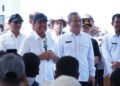 Menteri Kelautan dan Perikanan Sakti Wahyu Trenggono didampingi Bupati Bantul Abdul Halim Muslih meninjau kawasan Kampung Nelayan Merah Putih, Jumat (2/1/2026)