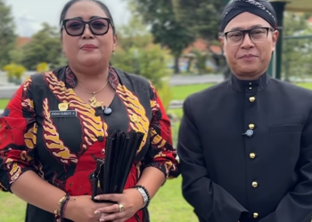 Tangkapan video Bupati Gunungkidul Endah Subekti Kuntariningsih bersama Wakil Bupati Gunungkidul Joko Parwoto jawab soal hubungan keduanya yang diisukan renggang