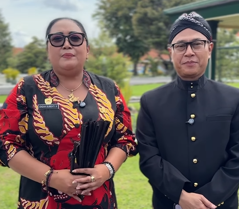 Tangkapan video Bupati Gunungkidul Endah Subekti Kuntariningsih bersama Wakil Bupati Gunungkidul Joko Parwoto jawab soal hubungan keduanya yang diisukan renggang