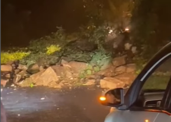 Ruas jalan di Cinomati Pleret menuju Dlingo dan sebaliknya ditutup sementara lantaran adanya longsor