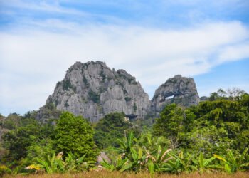 Ilustrasi batuan karst