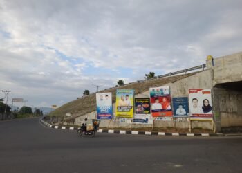 Ilustrasi spanduk Pilkada yang dipilih secara langsung. Saat ini tengah berkembang wacana Pilkada dipilih DPRD