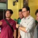 Anies Baswedan saat bertemu intel yang mengikutinya di Karanganyar, Jawa Tengah.