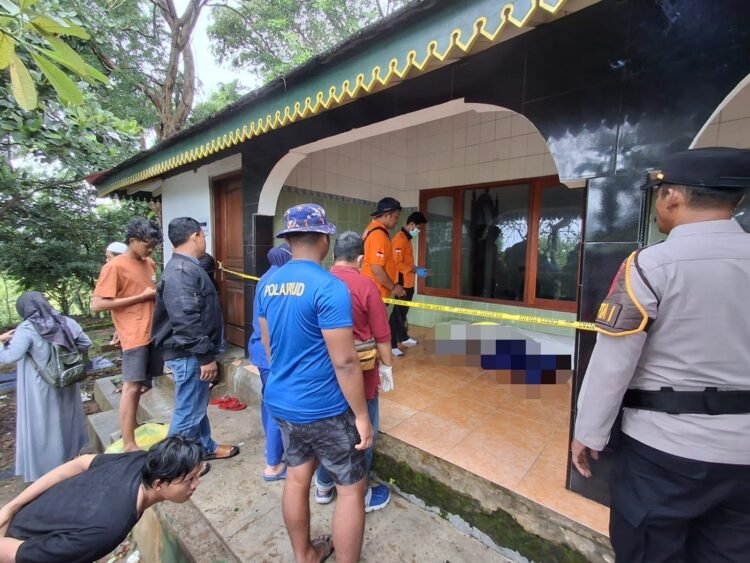 seorang kakek asal Magelang Jawa Tengah meninggal mendadak di Kretek, Bantul saat berziarah, Minggu (1/2/2026). (Sumber: Polres Bantul)