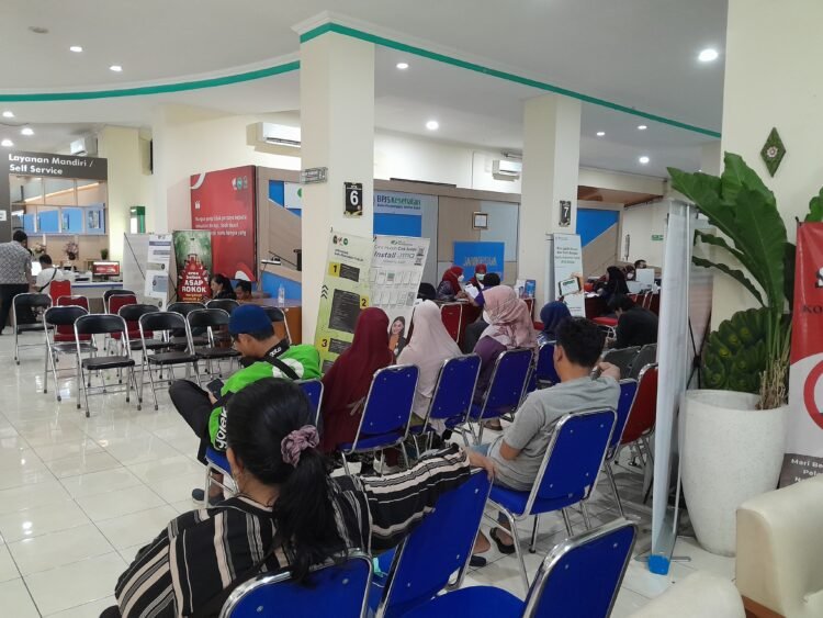 Suasana pelayanan Jamkesda di MPP Kota Yogyakarta pada Selasa (10/2/2026).
