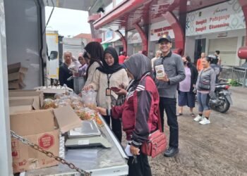 Pemprov Jateng menggelar operasi pasar dengan menyalurkan cabai rawit bersubsidi di 15 Kabupaten/Kota