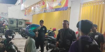 Polisi mendatangi lokasi kejadian penusukan kepada juru larkir di sebuah toko di Banyuraden, Gamping, Sleman, DIY (27/2/2026). (Polresta Sleman)