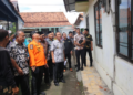 Jajaran Pemkab Tegal bersama dari Pemprov Jateng meninjau lokasi tanah bergerak di Kabupaten Tegal