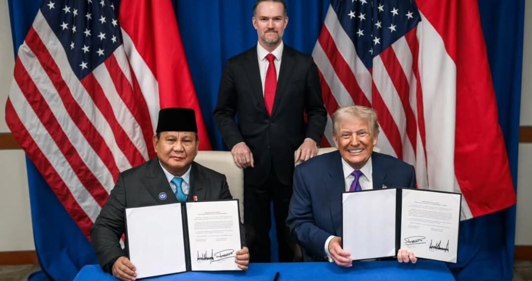 Presiden Amerika Serikat Donald Trump dan Presiden Republik Indonesia Prabowo Subianto menandatangani perjanjian dagang di Washington DC, Kamis, pada 19 Februari 2026.