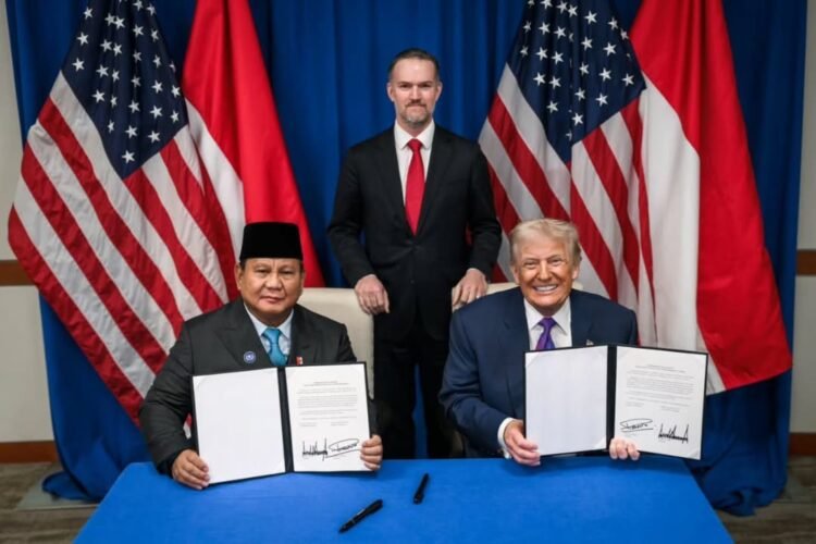 Presiden Amerika Serikat Donald Trump dan Presiden Republik Indonesia Prabowo Subianto menandatangani perjanjian dagang di Washington DC, Kamis, pada 19 Februari 2026.