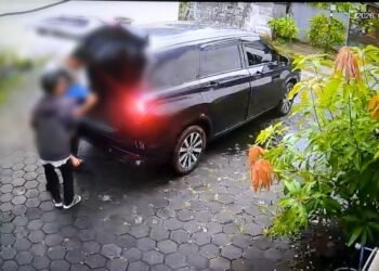 Potongan rekaman cctv pelaku penganiayaan berjung maut sebelum di temukan meninggal di Gumuk Pasir, Parangtritis, Kretek, Bantul, DIY. (Polres Bantul)