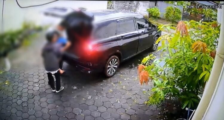Potongan rekaman cctv pelaku penganiayaan berjung maut sebelum di temukan meninggal di Gumuk Pasir, Parangtritis, Kretek, Bantul, DIY. (Polres Bantul)