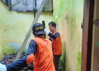 kegiatan bedah rumah di Kampung Miliran, Kelurahan Muja-Muju, Kota Yogyakarta, Minggu (15/2/2026)