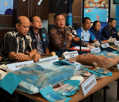 BNNP DIY menggelar konferensi pers penggagalan peredaran 93 ribu pil koplo berlogo "Y" di Kabupaten Sleman