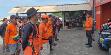 Petugas SAR Parangtritis