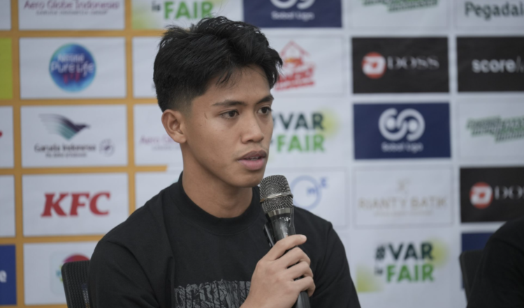 Pemain PSS Sleman Figo Dennis memberi keterangan seusai Skuad Super Elja ditahan imbang Barito Putera, Sabtu (31/1/2026)