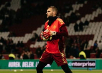 Maarten Paes, kiper Timnas Indonesia yang baru saja jalani debut bersama Ajax Amsterdam