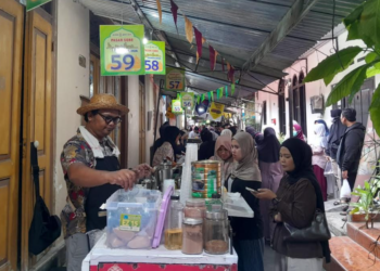 Suasana pasar sore Ramadan Kauman menjelang berbuka puasa, Selasa (24/2/2026)