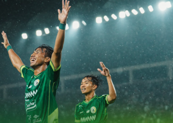 Pemain PSS Sleman Arda Alfareza merayakan gol yang dilesakkan ke gawang Persipura Jayapura dalam laga lanjutan Championship yang digelar di Stadion Maguwoharjo, Sabtu (21/2/2026).