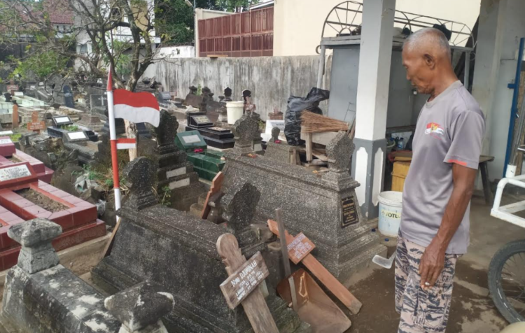 Suasana Makam Sasonoloyo Blunyahrejo di Kemantren Tegalrejo, Kota Yogyakarta, yang sudah penuh, Kamis (12/2/2026).