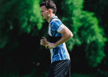 bek tengah PSIM Yogyakarta Jop van der Avert